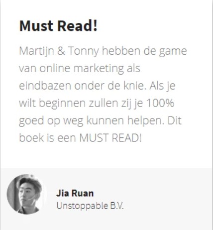 Op deze foto zie je Jia Ruan die het boek de online marketing tornado promoot